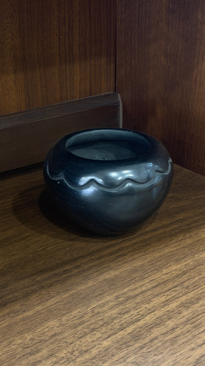 1980s Fine Art Tricia Velarde Pueblo Avanyu Scallop Design Blackware Pottery - signed